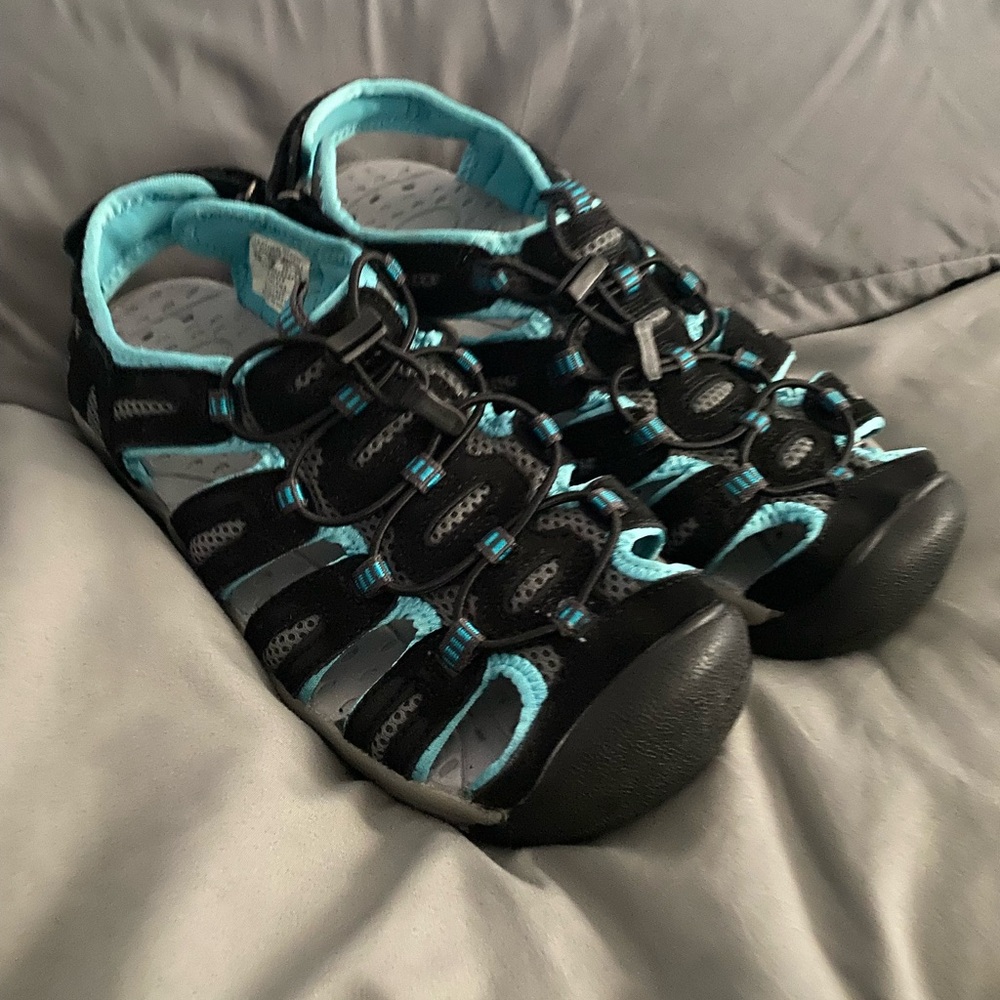 Khombu Black and Blue Women's Sandals